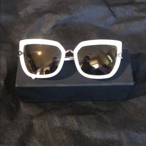 KENDALL + KYLIE SUNGLASSES